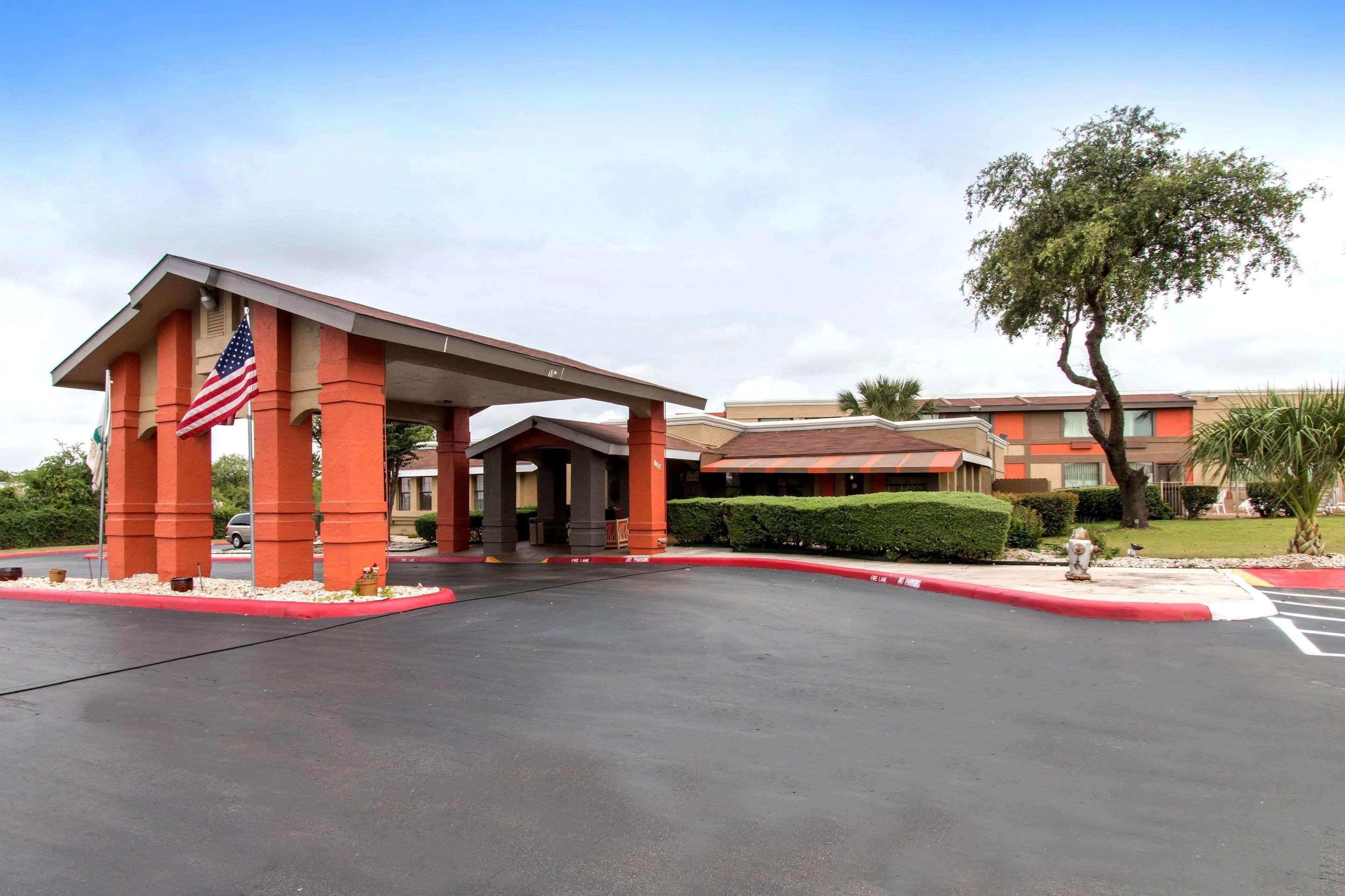 Quality Inn & Suites I-35 Near Frost Bank Center San Antonio Exterior photo